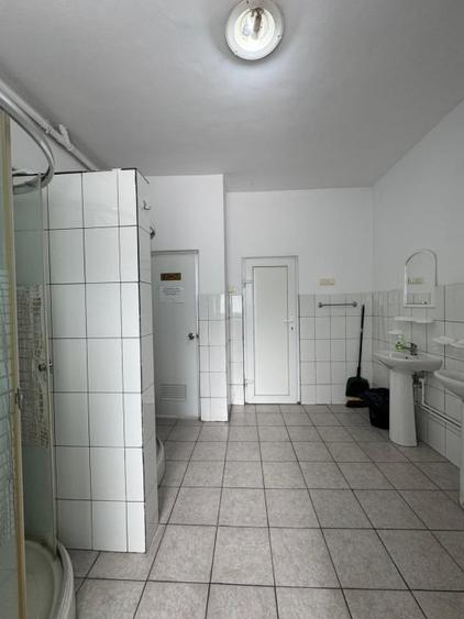 Casă individuală cu 18 camere decomandat cu Canalizare în Carierei