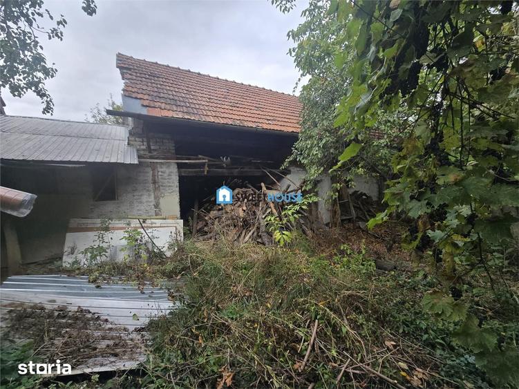 Casă cu 6 camere cu Teren 1600 Mp în Lisa