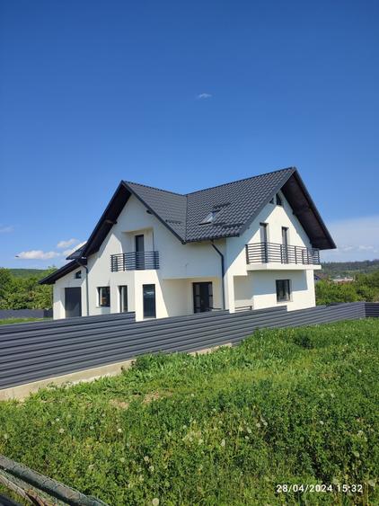 Casă cu 4 camere în Dărmănești