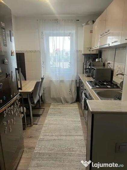 Apartament cu 3 camere decomandat în Burdujeni