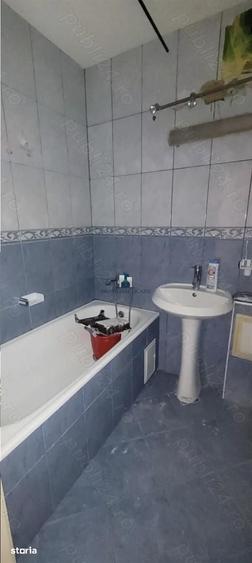 Apartament cu 3 camere semidecomandat în Giurgiului