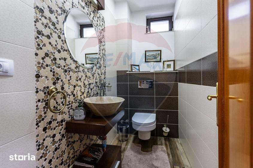 Casă cu 9 camere cu Teren 650 Mp în Tractorul