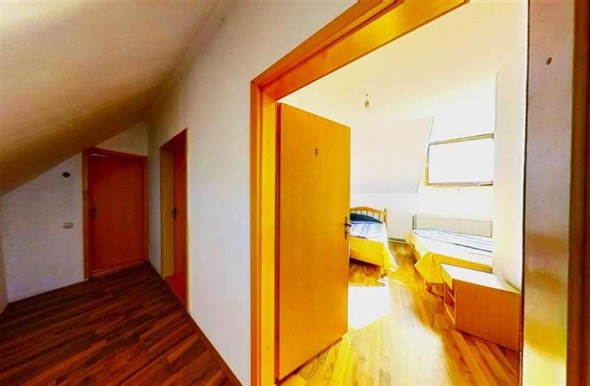 Casă individuală cu 11 camere cu Teren 1000 Mp în Bereni