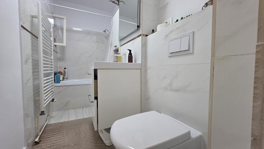 Apartament cu 3 camere decomandat, mobilat în Vasile Aaron