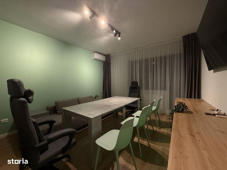 Apartament cu 7 camere decomandat în Păcii