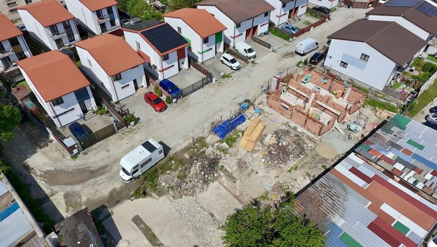 Duplex cu 3 camere cu Canalizare în Bartolomeu