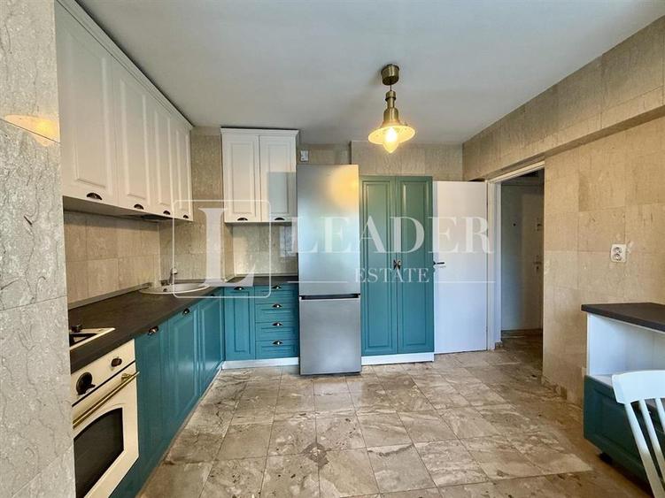 Apartament cu 4 camere decomandat, mobilat în Central