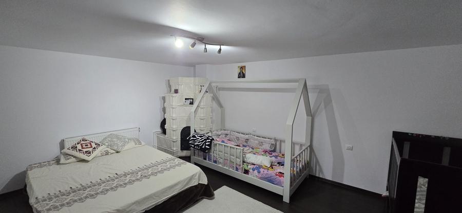 Casă cu 4 camere în Săbăreni