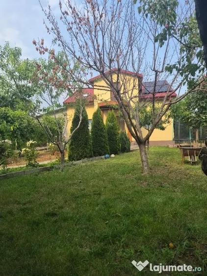 Casă cu 5 camere cu Teren 700 Mp în Șendreni