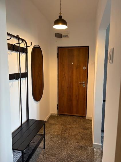 Apartament cu 3 camere semidecomandat în Barbu Văcărescu