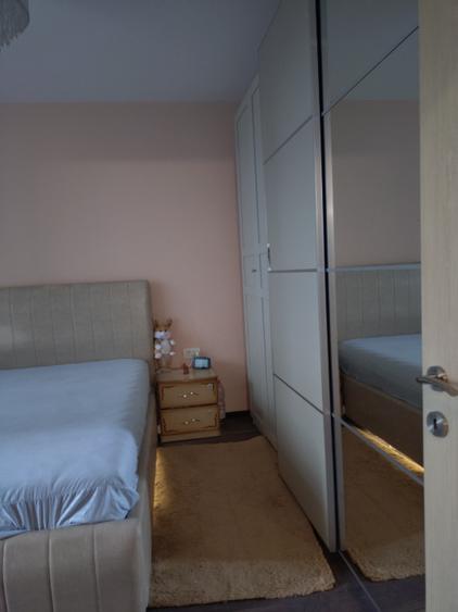 Apartament cu 3 camere decomandat în Titan
