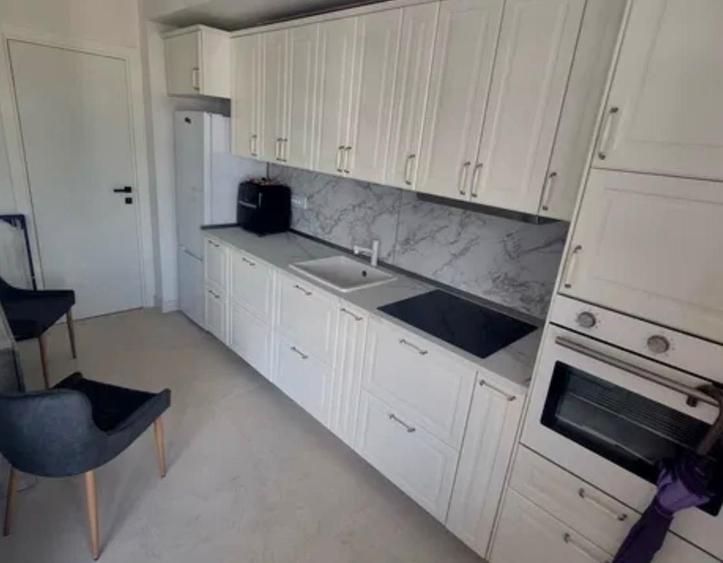 Apartament cu 2 camere semidecomandat, mobilat în Jiului