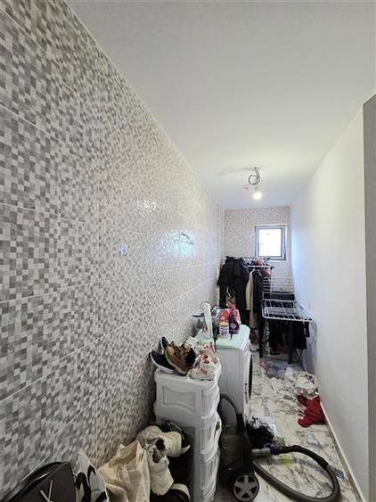Apartament cu 3 camere decomandat, mobilat în Palazu Mare