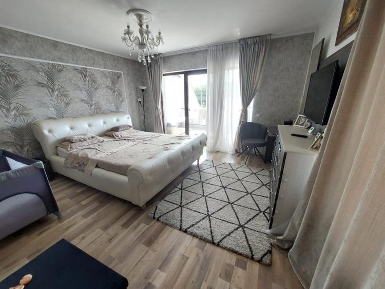 Casă individuală cu 6 camere cu Canalizare în Dâmbul Rotund