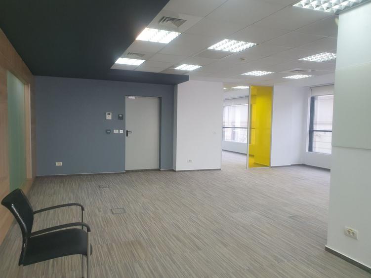 Birou, de 518 mp, în Universitate