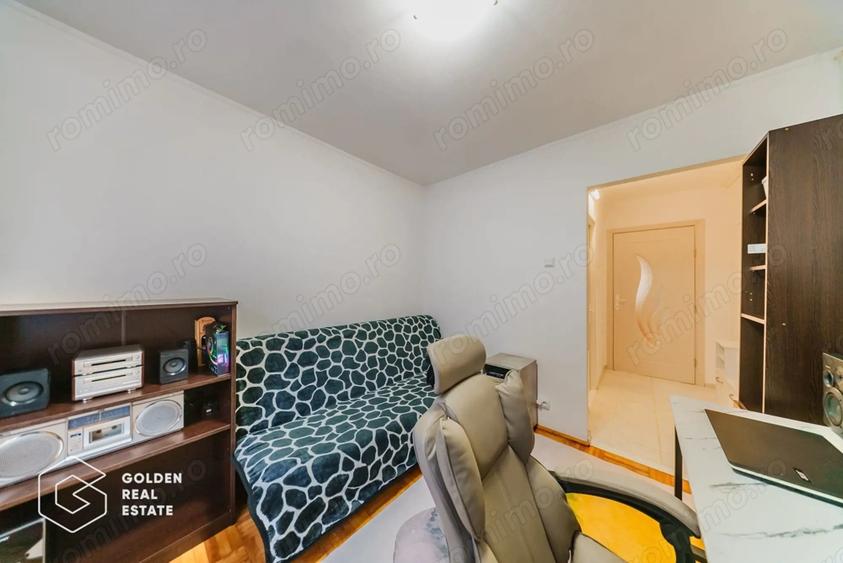 Apartament cu 5 camere decomandat în Micălaca