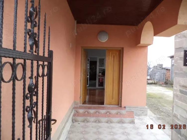 Casă cu Teren 1756 Mp în Vest