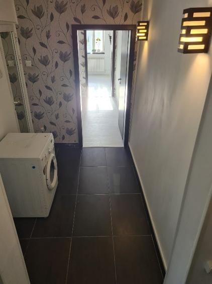 Apartament cu 4 camere semidecomandat în Inel II
