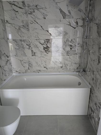 Apartament cu 3 camere decomandat în Energia