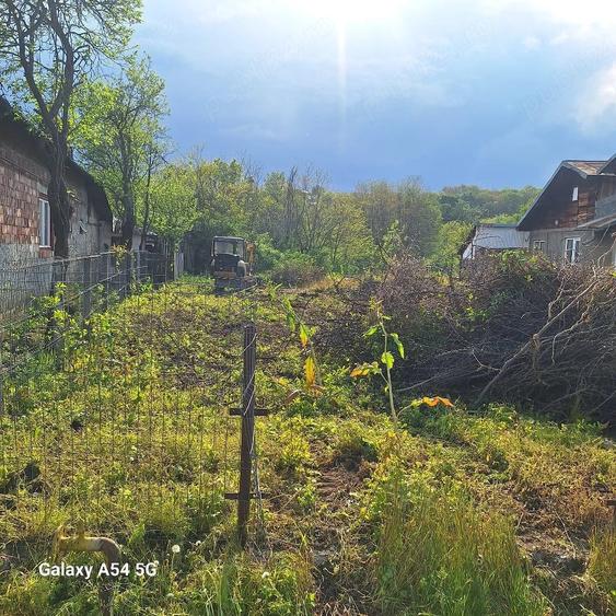 Teren de 1311 mp, în Dâmbu