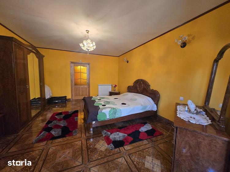 Casă cu 6 camere cu Teren 875 Mp în Central