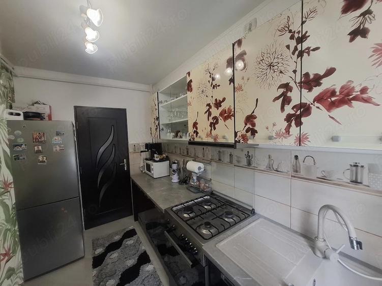 Apartament cu 3 camere semidecomandat în Metalurgie