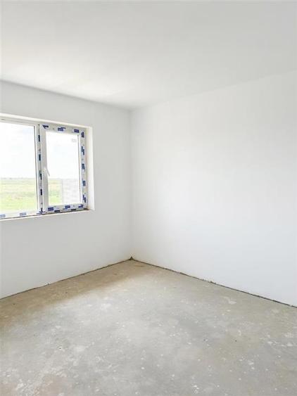 Duplex cu 5 camere cu Canalizare în Nojorid