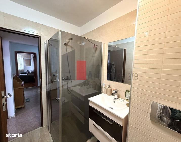 Apartament cu 4 camere decomandat în Berceni