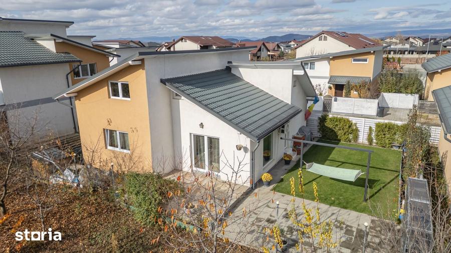 Casă cu 4 camere cu Teren 275 Mp în Central