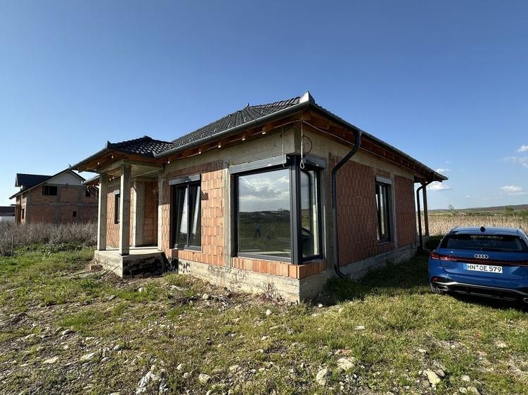Casă cu 4 camere în Șura Mică