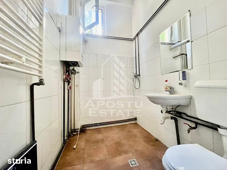 Spațiu comercial, de 77 mp, în Confecții