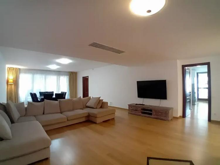 Apartament cu 3 camere semidecomandat, mobilat în Kiseleff