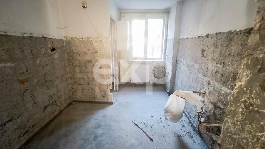 Apartament cu 4 camere decomandat în Central
