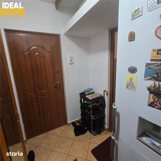 Apartament cu 3 camere semidecomandat în Mircea cel Bătrân