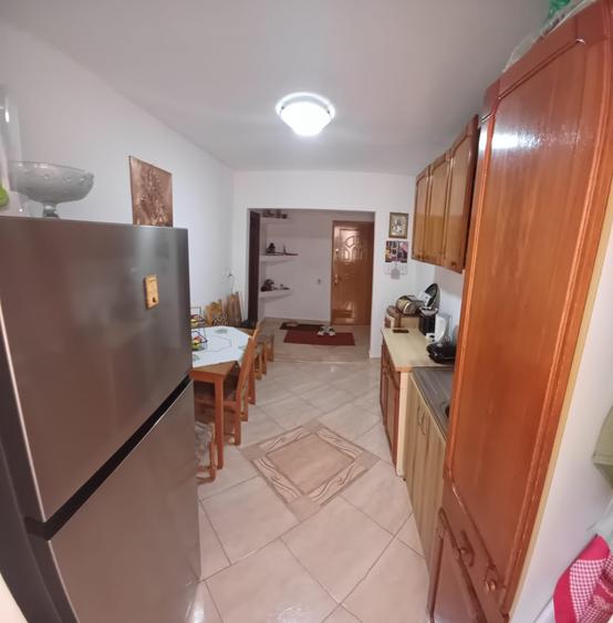 Apartament cu 3 camere decomandat în Delfinariu