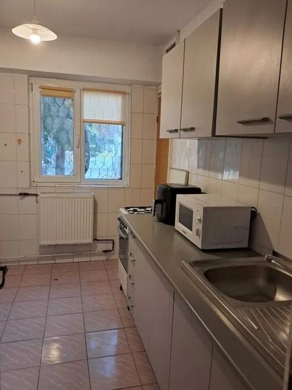 Apartament cu 3 camere decomandat în Splaiul Unirii