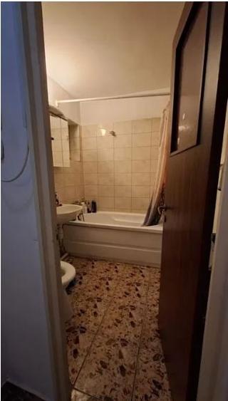 Apartament cu 3 camere decomandat în Sebastian