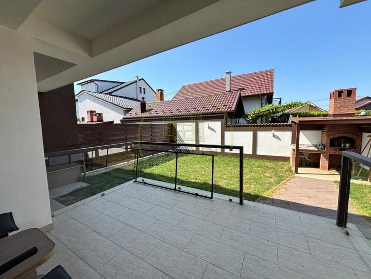 Duplex cu 4 camere cu Canalizare în Sud-Est