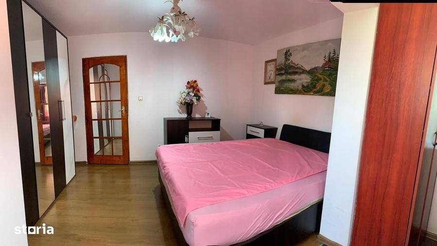 Apartament cu 3 camere decomandat în Dâmbovița