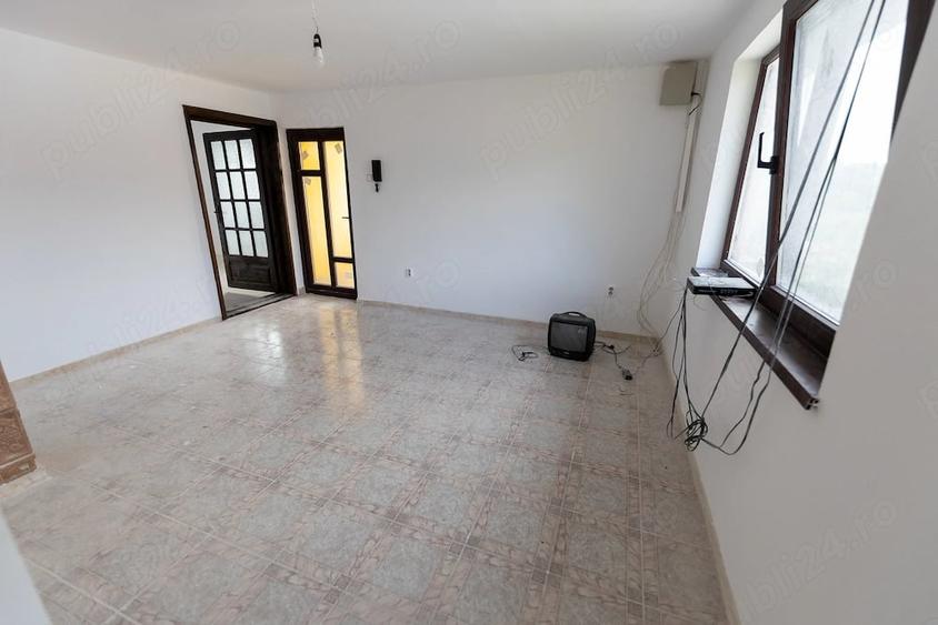 Casă cu Teren 1107 Mp în Călugăreni