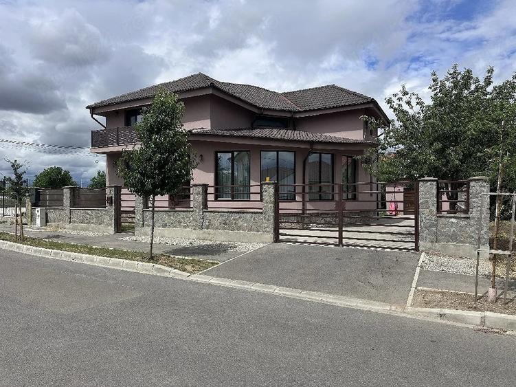 Casă cu 3 camere cu Teren 500 Mp în Exterior Vest