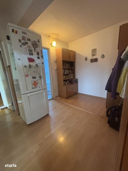 Apartament cu 3 camere decomandat în Prundu