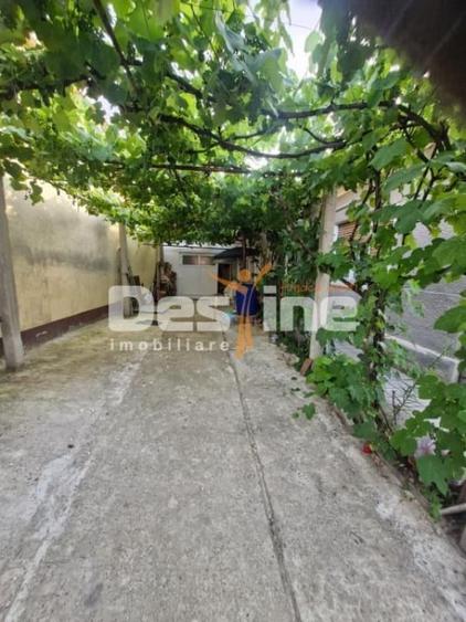 Casă cu 5 camere cu Teren 660 Mp în Central