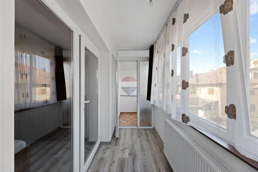 Apartament cu 2 camere semidecomandat, mobilat în Boul Roșu