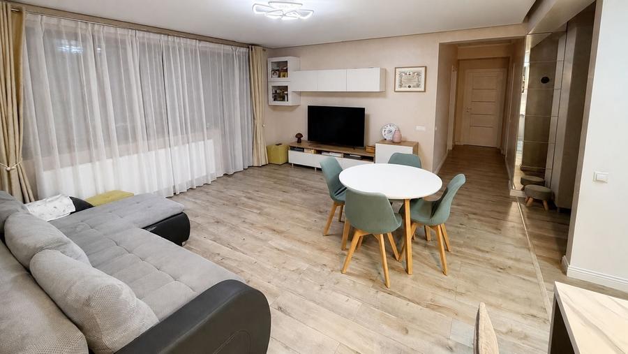Apartament cu 3 camere semidecomandat, mobilat în Florești