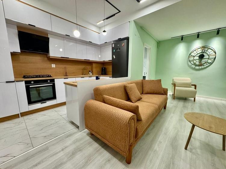 Apartament cu 3 camere decomandat în Ștefăneștii de Jos