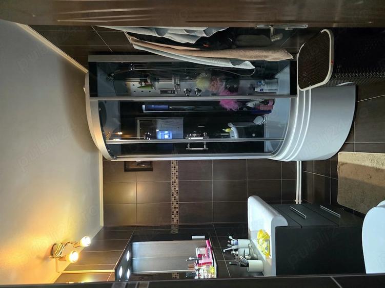 Apartament cu 4 camere decomandat în Central