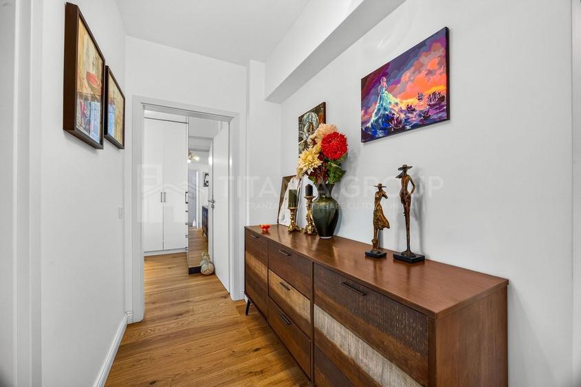 Penthouse cu 4 camere decomandat, mobilat în Tractorul