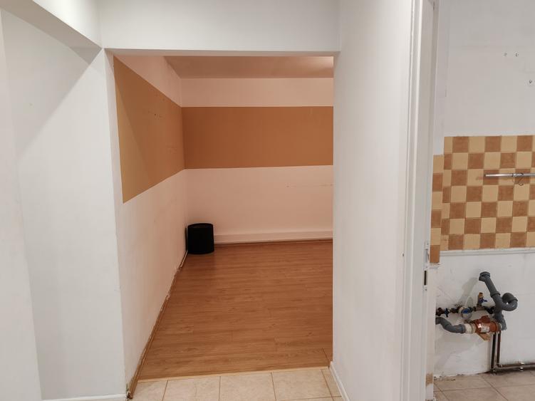 Apartament cu 3 camere decomandat în Astra