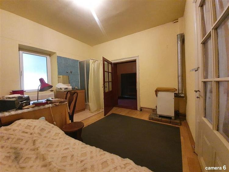 Casă individuală cu 6 camere cu Canalizare în Central